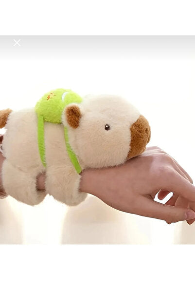 Capybara Sarılan Peluş Oyuncak – Kola Takılan Kapibara Bileklik Peluş