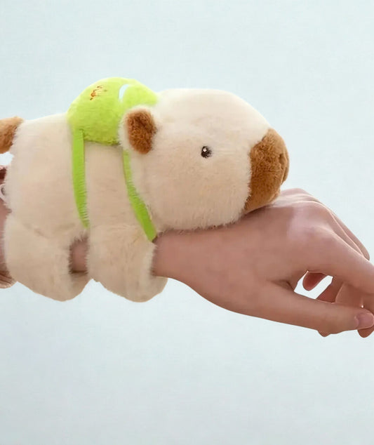 Capybara Sarılan Peluş Oyuncak – Kol Bantlı Kola Takılan Kapibara Peluş